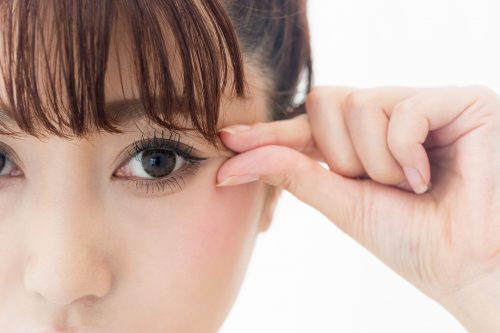 アイプチの使用に注意 まぶたが伸びてしまった方の注意点 美容皮膚科 美容整形は銀座美容外科クリニック 銀座 新宿