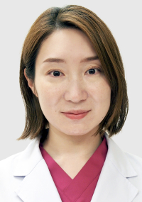 医師/形成外科専門医　安藤 有佳利